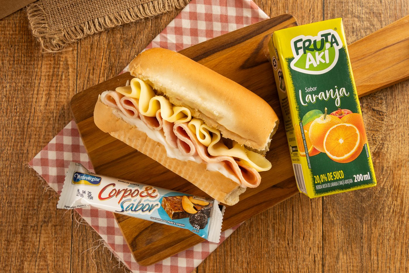 Kit Pra Já: baguete com presunto e queijo, suco e barra de cereal